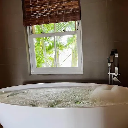 Lakaz Kannell - Cinnamon Room- Luxury Bedroom And Bathroom Infinity Pool Cap Malheureux Exterior photo