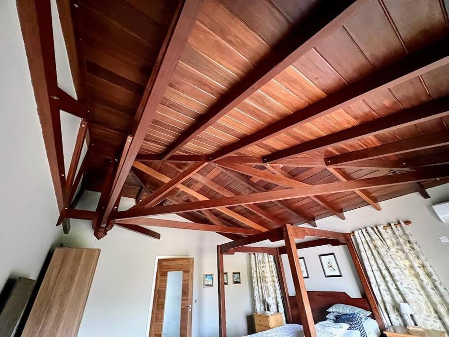 Lakaz Kannell - Cinnamon Room- Luxury Bedroom And Bathroom Infinity Pool