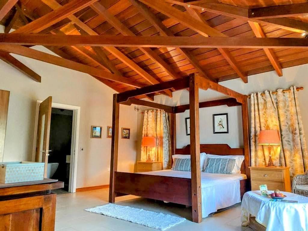 Lakaz Kannell - Cinnamon Room- Luxury Bedroom And Bathroom Infinity Pool
