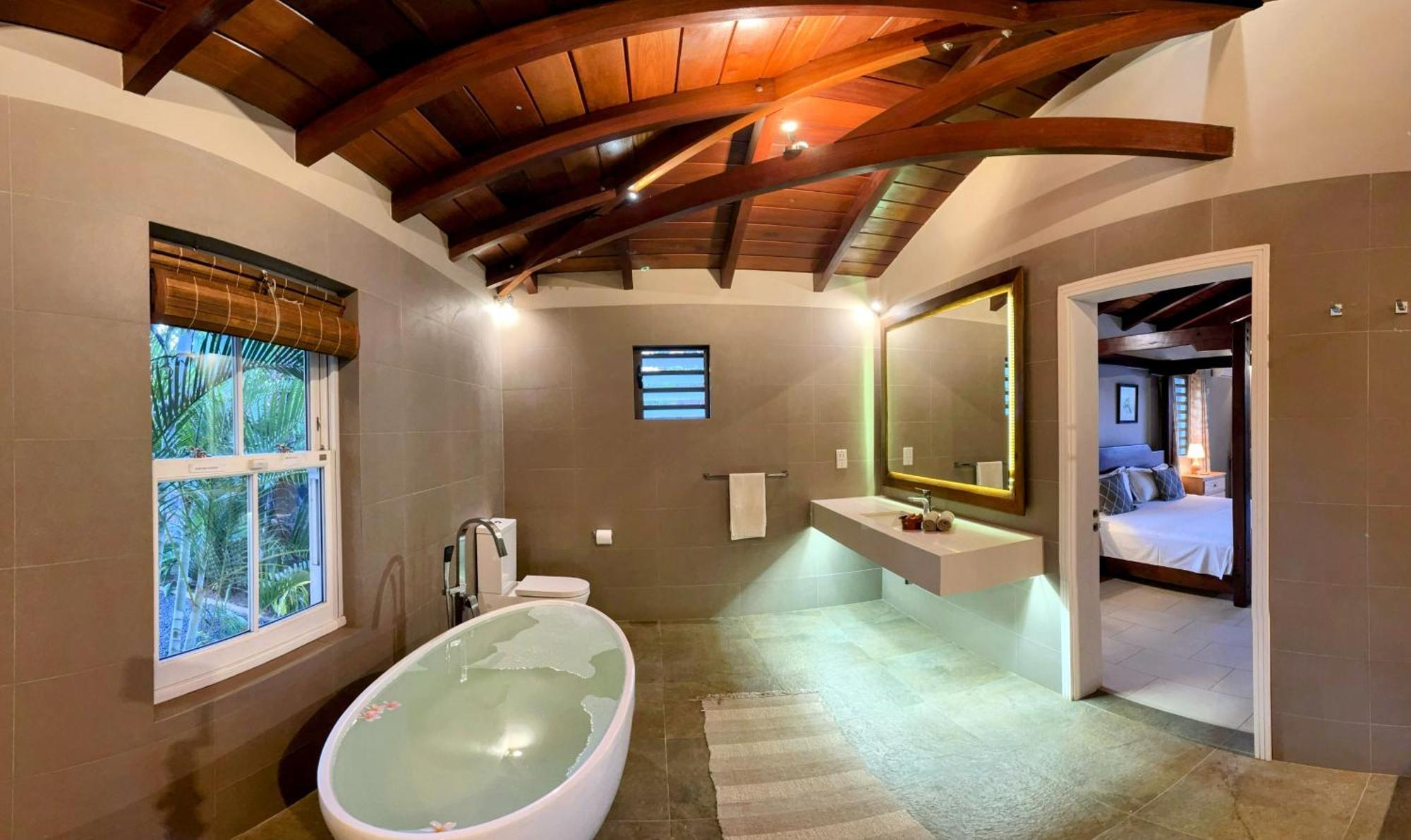 Lakaz Kannell - Cinnamon Room- Luxury Bedroom And Bathroom Infinity Pool Cap Malheureux
