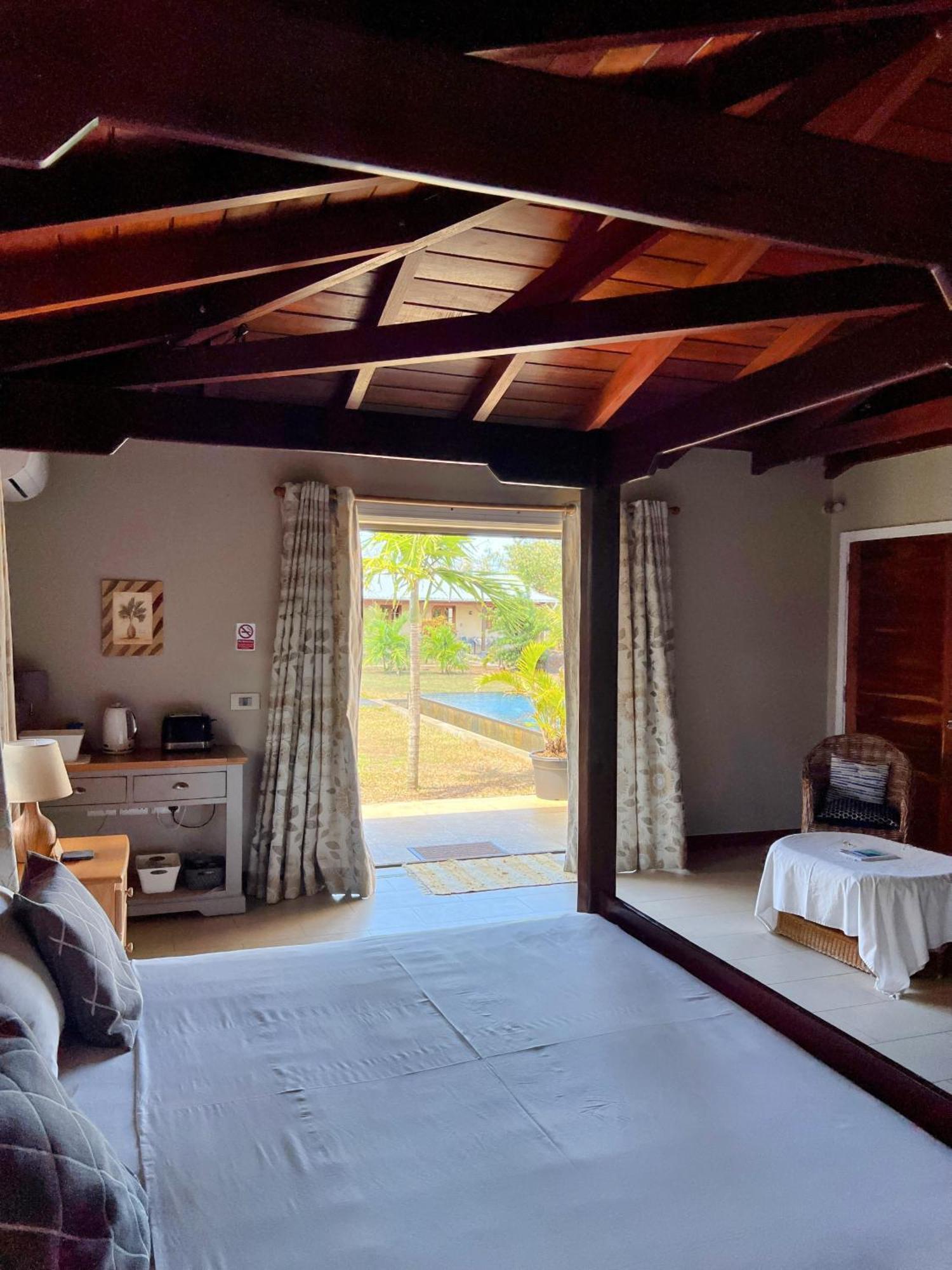 Lakaz Kannell - Cinnamon Room- Luxury Bedroom And Bathroom Infinity Pool